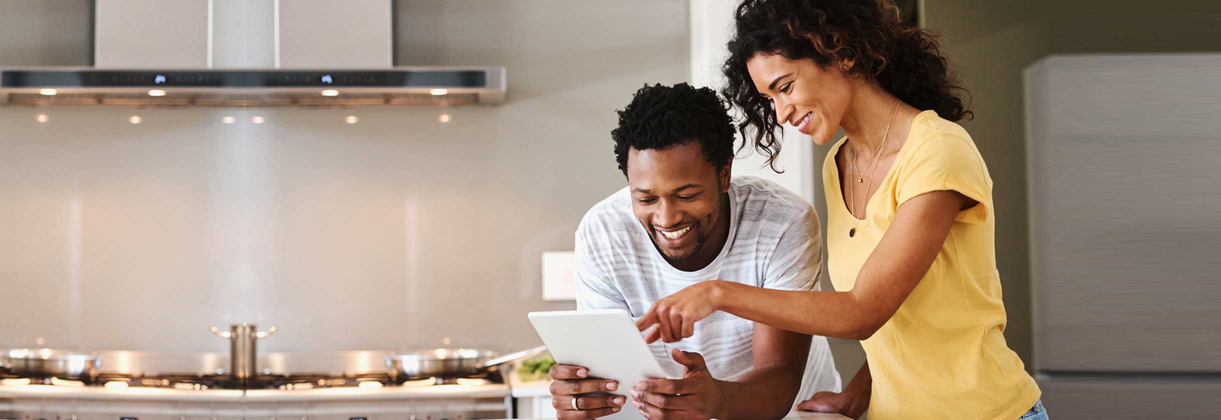 first time homebuyer couple learns about mortgages