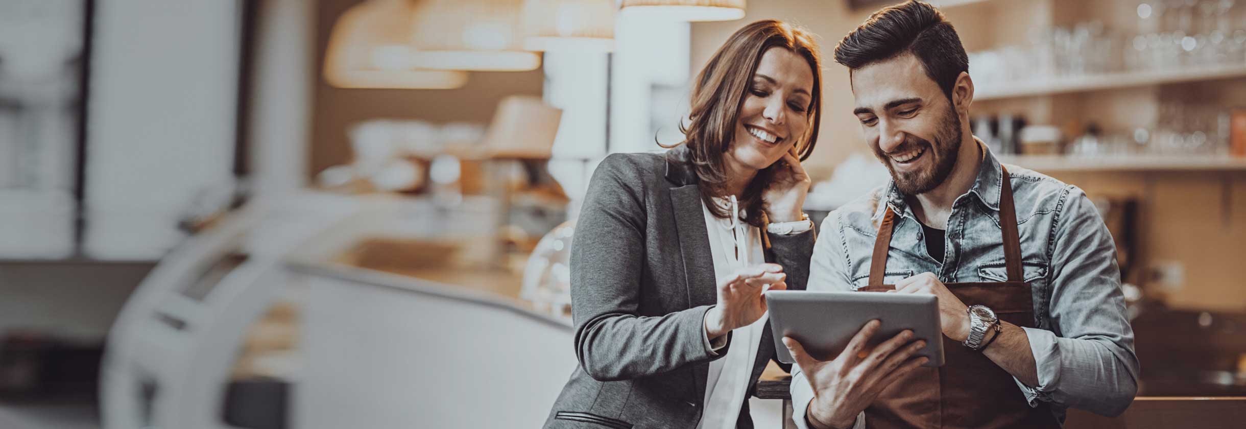 banker assisting small business owner with Employee Retention Credit ERC