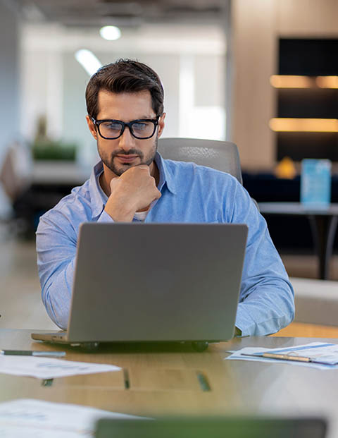 woman using virtual pay or access online