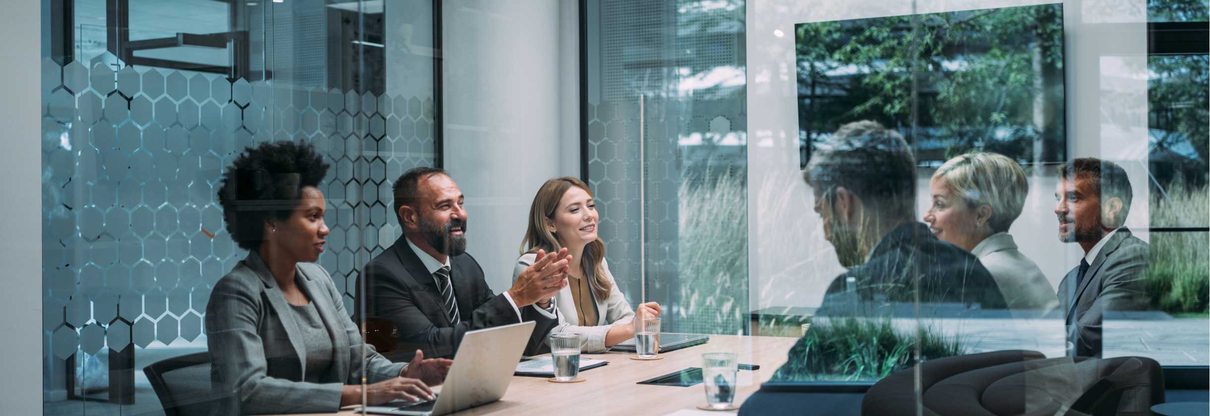 PEO specialists discussing solutions