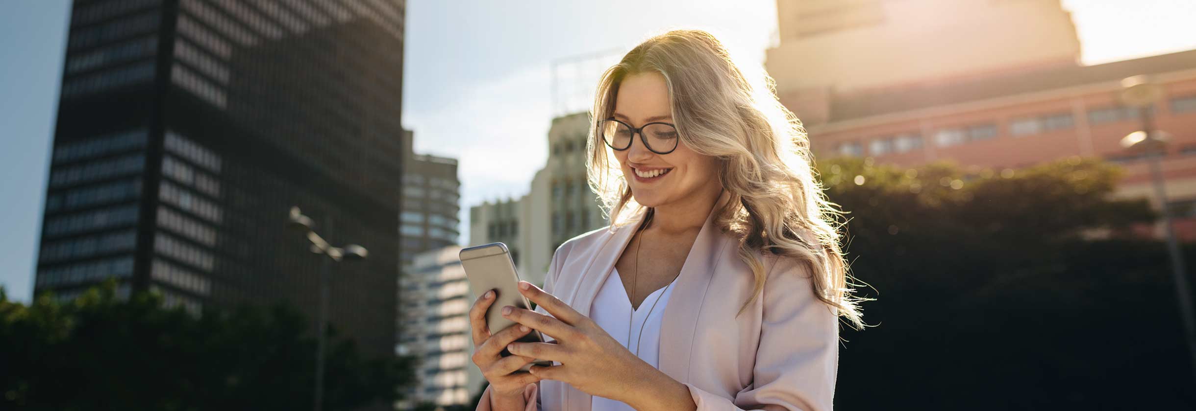 man setting direct deposit switch on mobile app