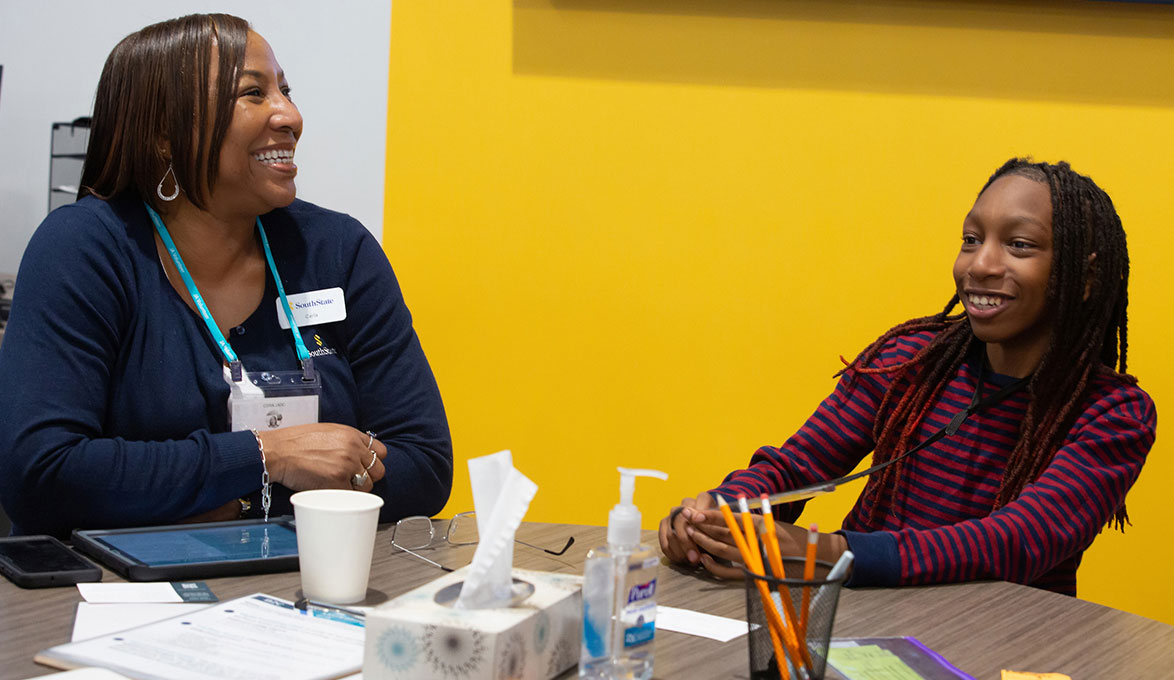 SouthState Banker helping middle school student at JA BizTown